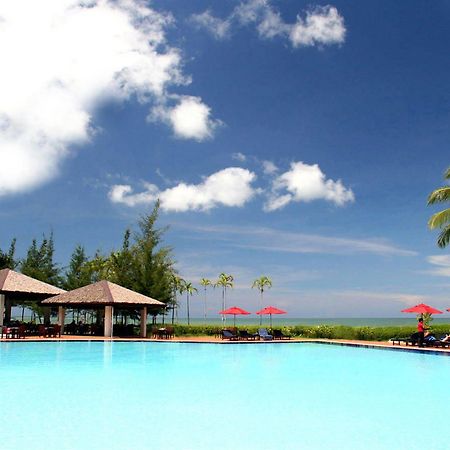 Miri Marriott Resort&Spa Exteriör bild The pool at the Royal Island Resort and Spa
