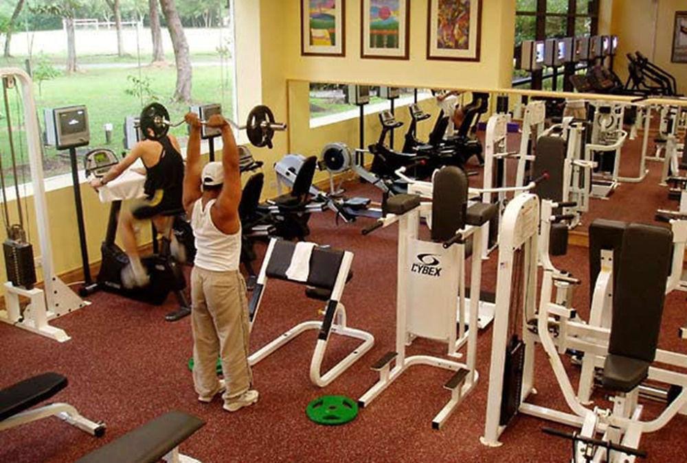 Miri Marriott Resort&Spa Exteriör bild A typical gym