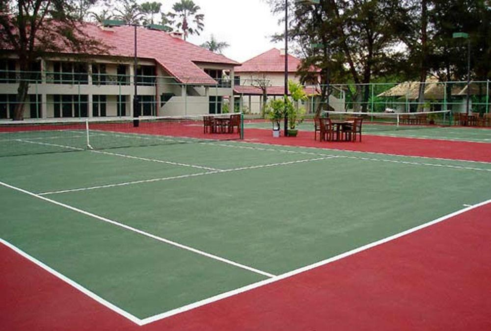 Miri Marriott Resort&Spa Exteriör bild Tennis Courts