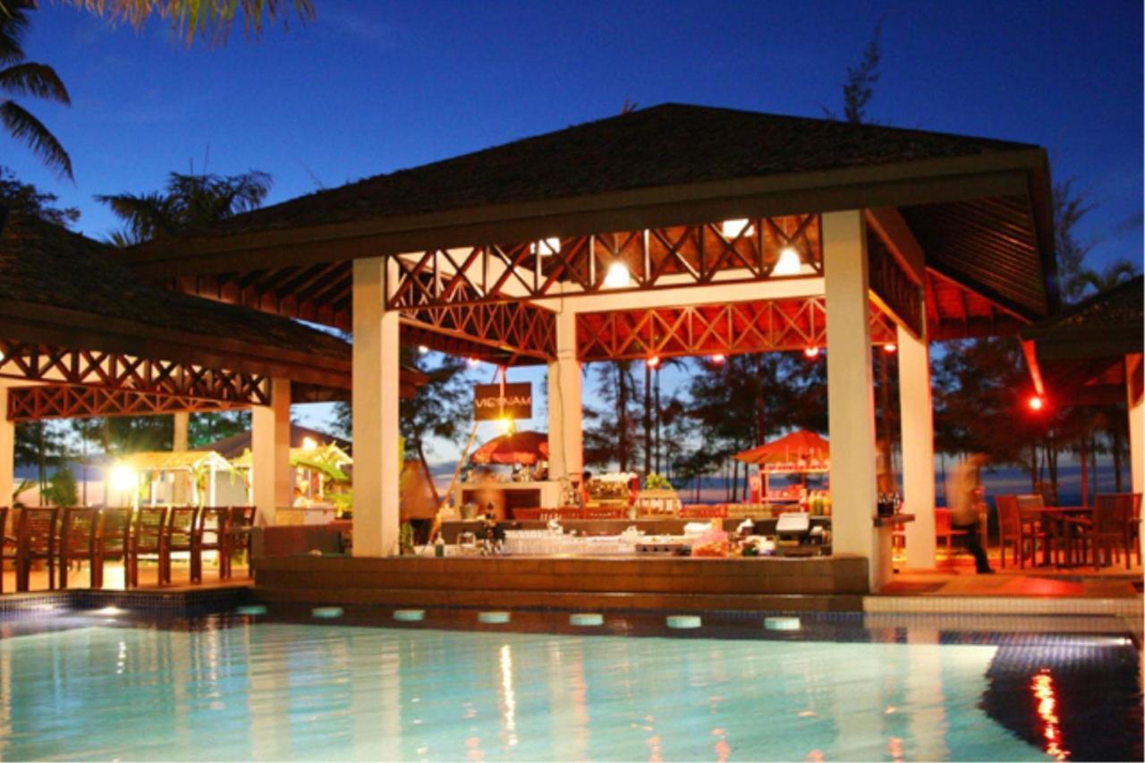 Miri Marriott Resort&Spa Exteriör bild The pool at the resort