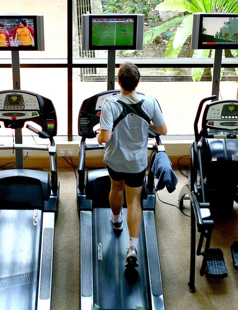 Miri Marriott Resort&Spa Exteriör bild A treadmill in use