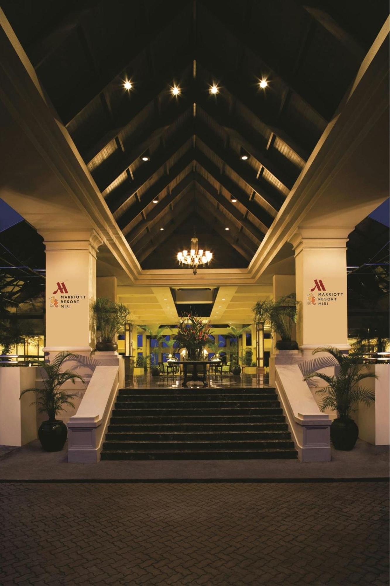 Miri Marriott Resort&Spa Exteriör bild The hotel's entrance