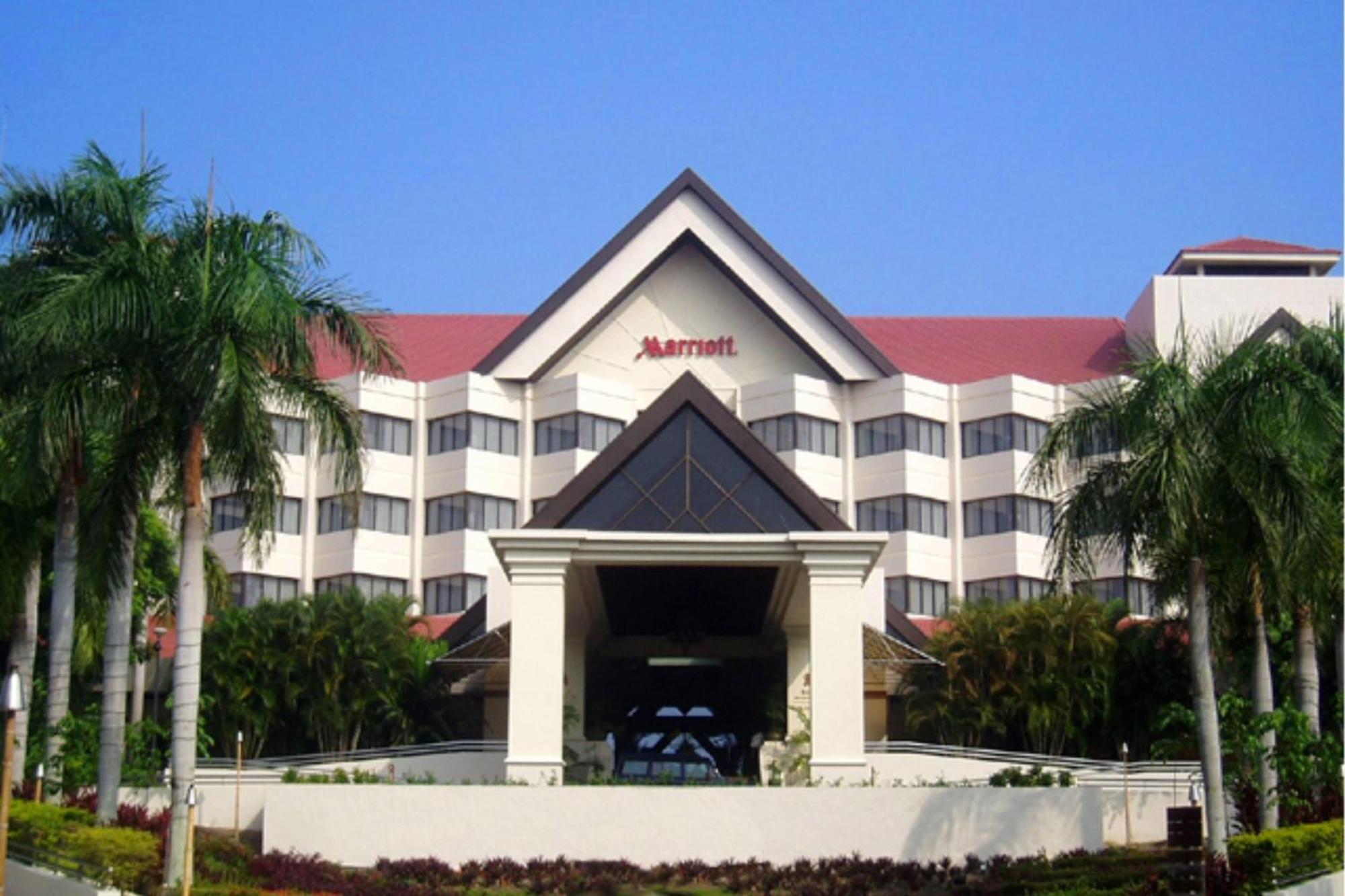 Miri Marriott Resort&Spa Exteriör bild The hotel's main entrance