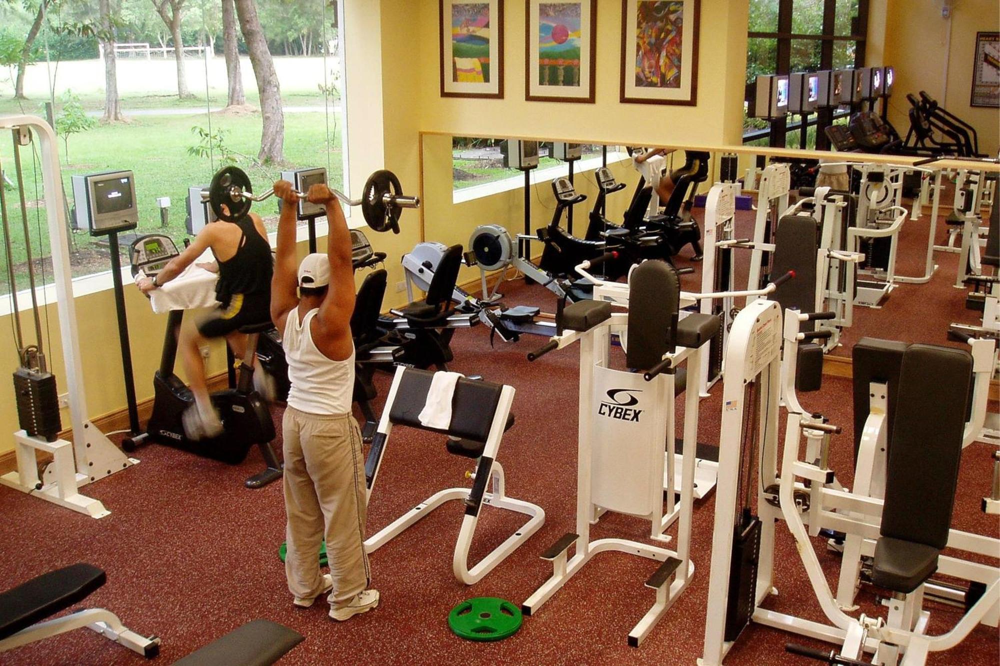Miri Marriott Resort&Spa Exteriör bild A typical gym