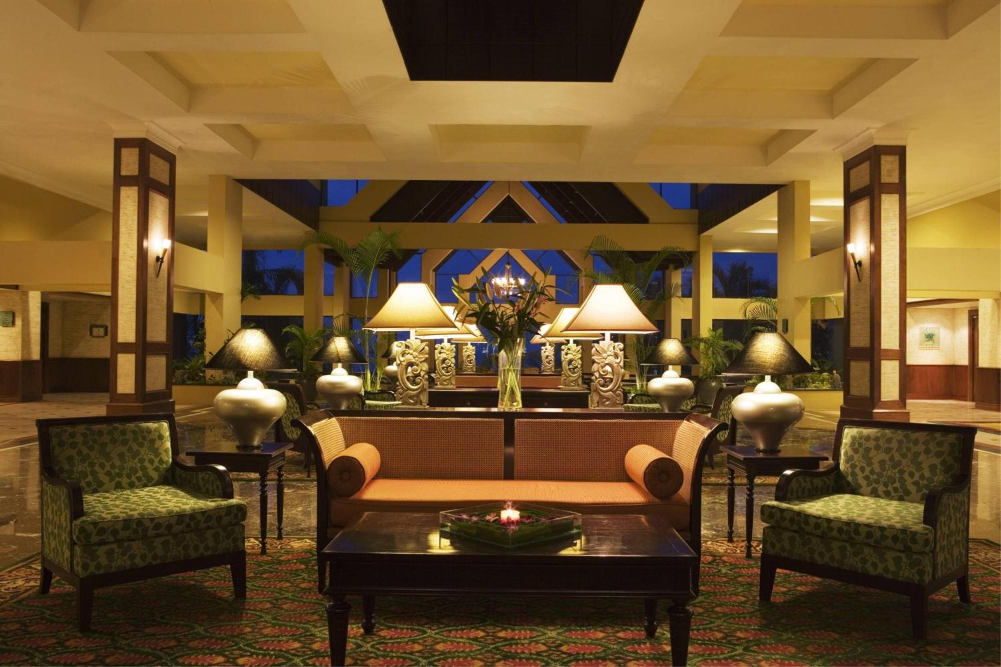 Miri Marriott Resort&Spa Exteriör bild The lobby of the hotel