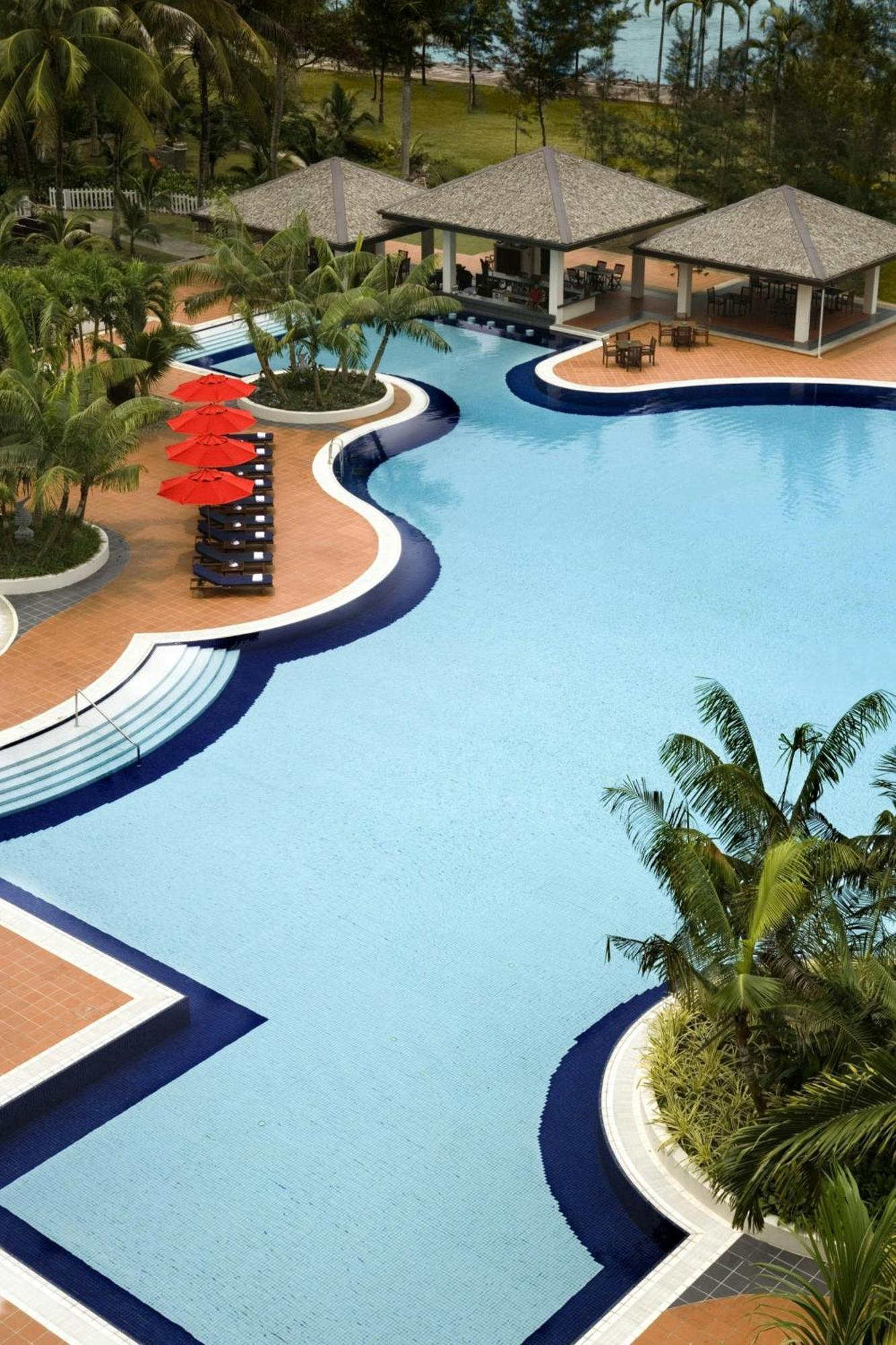 Miri Marriott Resort&Spa Exteriör bild A swimming pool