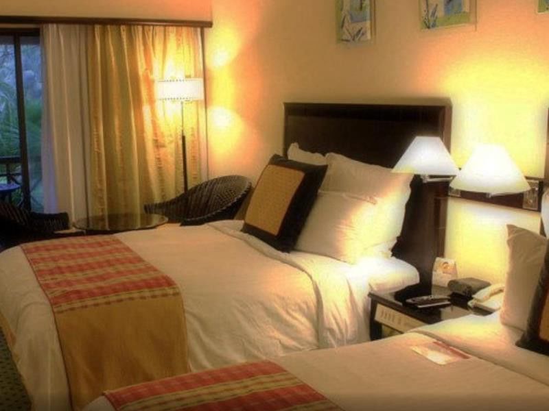 Miri Marriott Resort&Spa Exteriör bild A room at the hotel