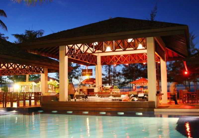 Miri Marriott Resort&Spa Exteriör bild The swimming pool at the resort